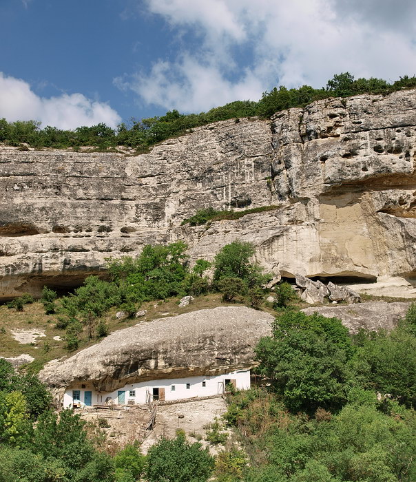 okolice Bakczysaraju
skalne miasto Czufut Kale - wykute w eoceńskich wapieniach numulitowych